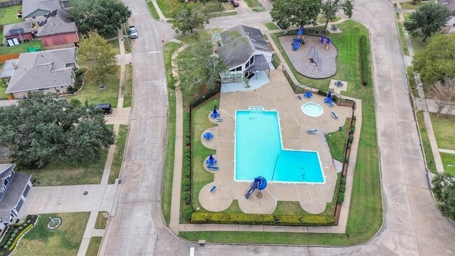 Building Photo - 2519 Palace Dr