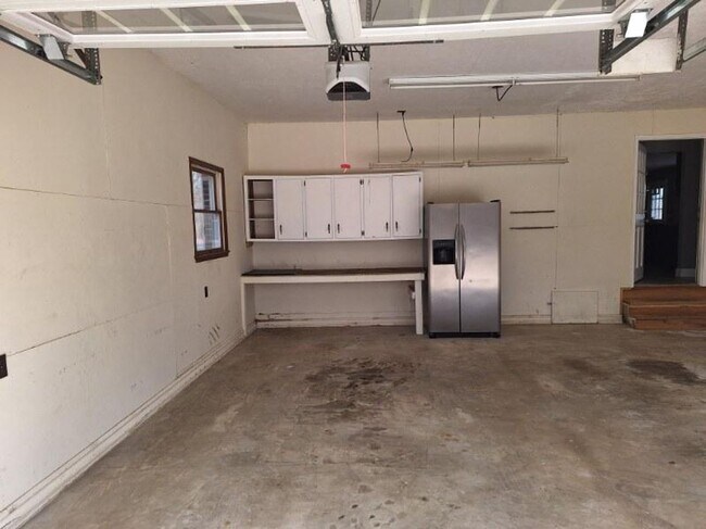 Building Photo - 1084 Nease Dr