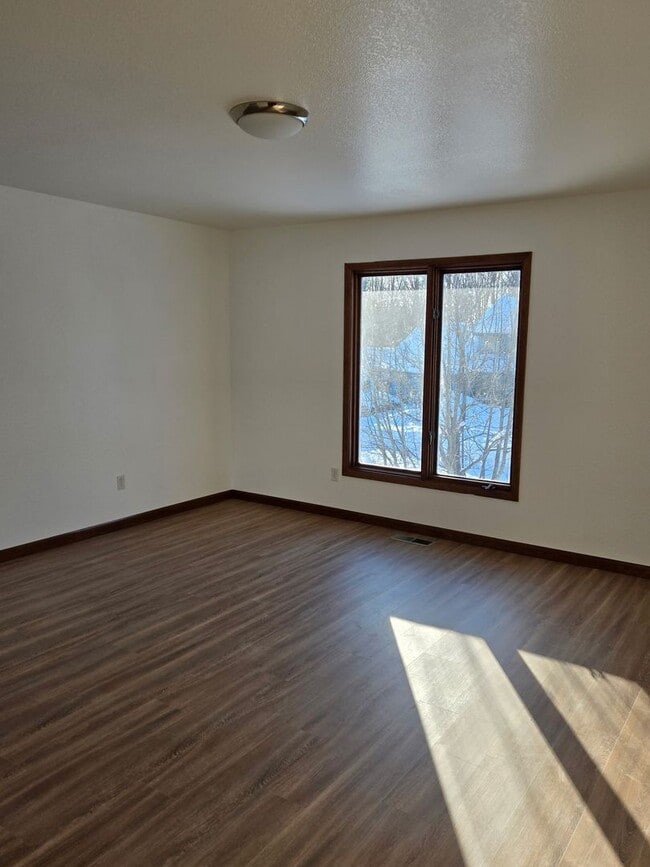 Building Photo - Newly Updated 4 Bedroom East Anchorage Home!