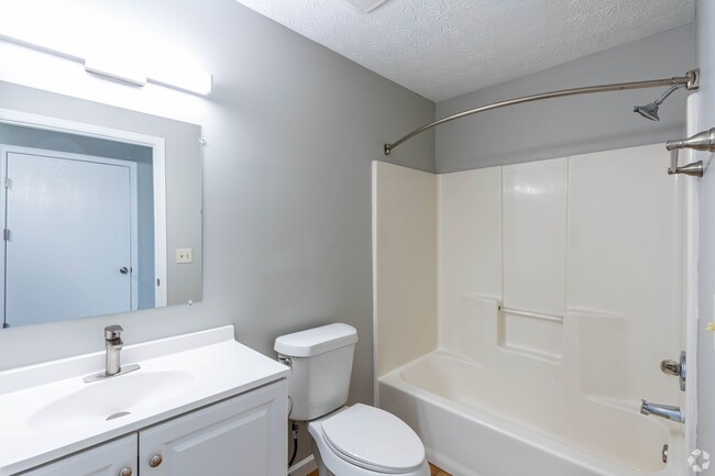Building Photo - Newly Renovated 4 Bedroom Apartment Akron