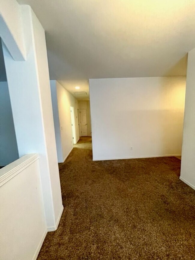 Building Photo - Cozy 3 Bedroom Home in SW Bend!