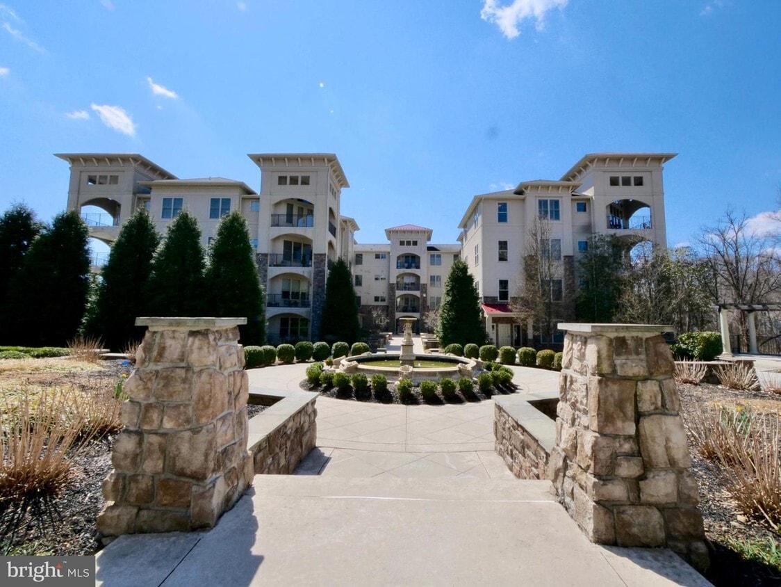 Building Photo - 213 Cornerstone Dr