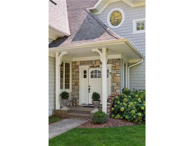 Building Photo - 3115 N Shore Dr