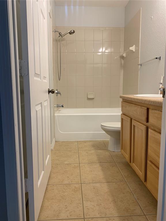 Building Photo - 10211 Courtney Palms Blvd