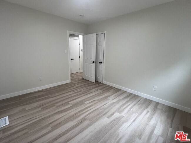 Building Photo - 1284 S Highland Ave