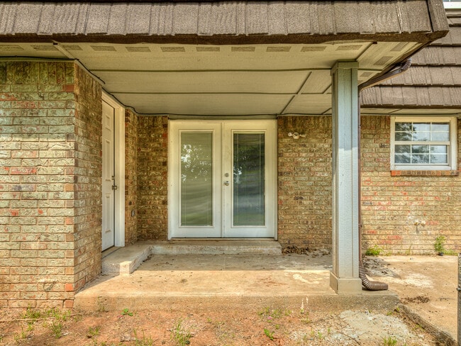 Building Photo - 7704 Brookside Dr