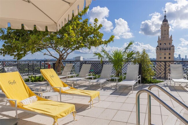 Building Photo - 601 NE 1st Ave