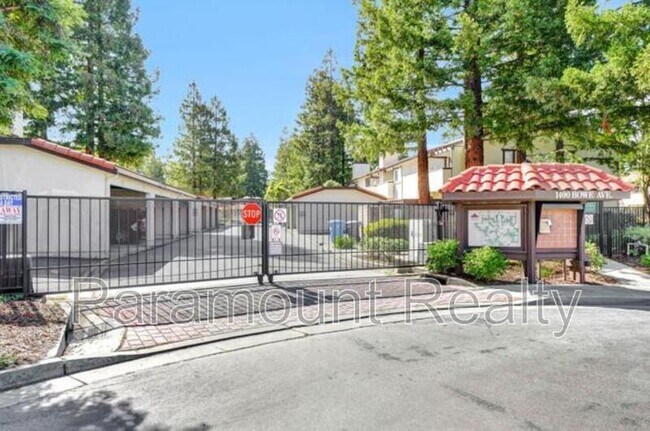 Building Photo - 1400 Bowe Ave