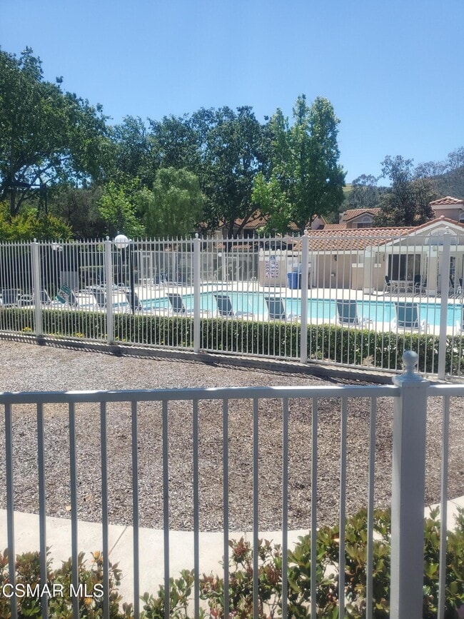 Building Photo - 4819 La Rosa Dr
