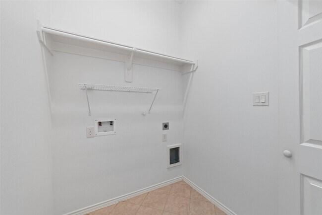 Building Photo - 26006 Palmdale Estate Dr