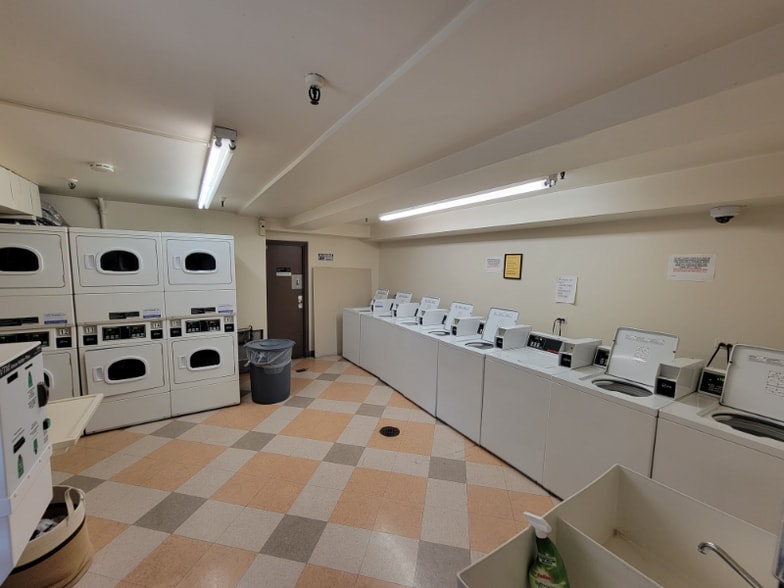 Building Photo - 700 Perrie Dr
