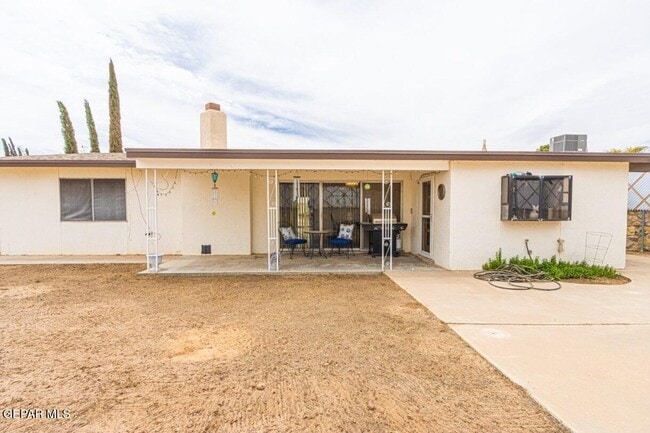 Building Photo - 2425 Anise Dr