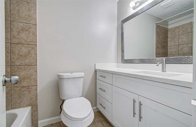 Building Photo - 13843 Rosetta Dr