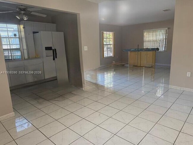 Building Photo - 2912 SW 38th Ct