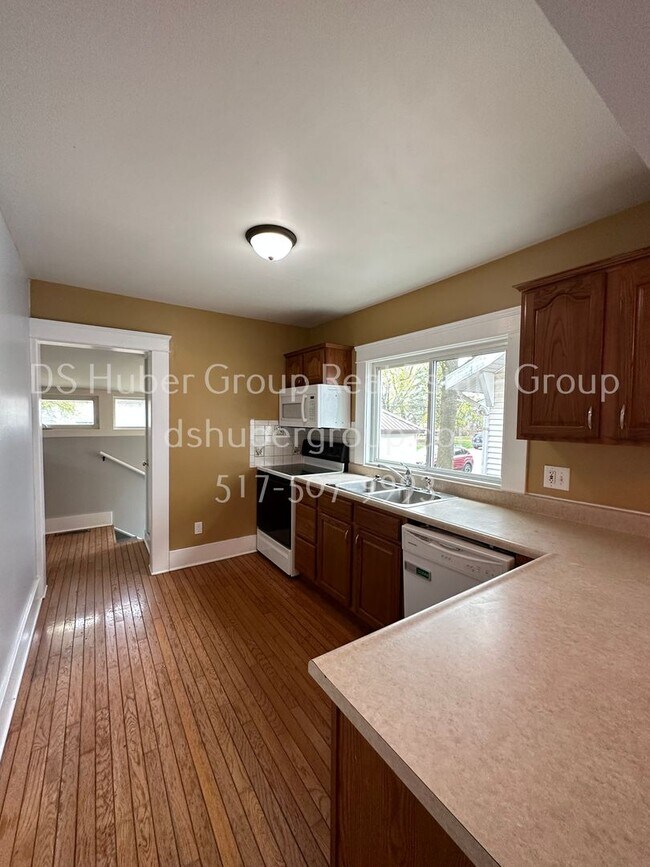 Building Photo - 302 N Hayford Ave