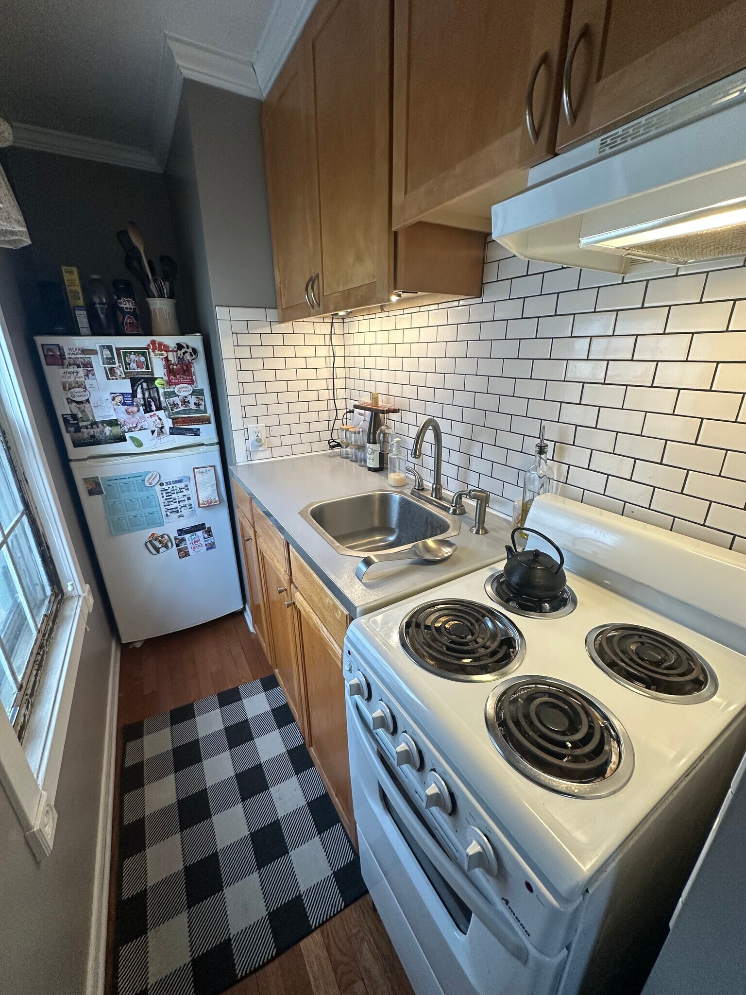 kitchen - 310 W Lakeside St