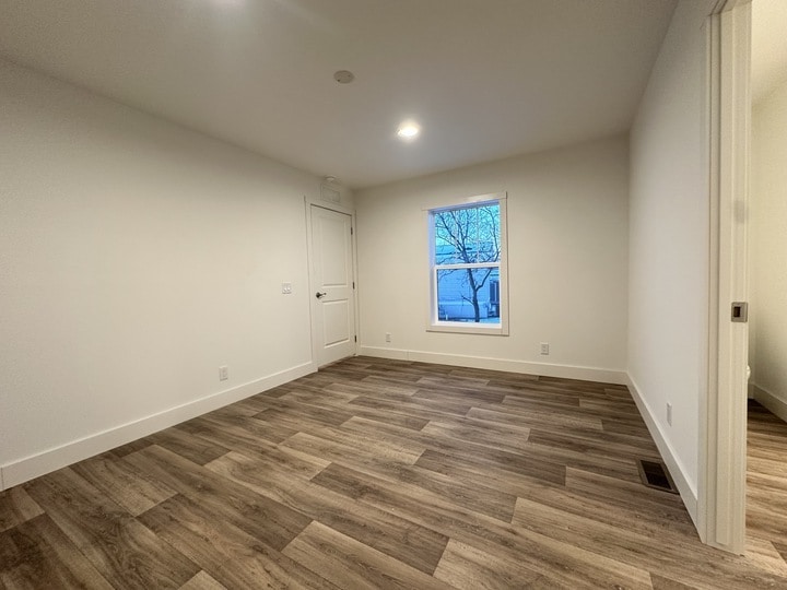 Building Photo - 15 Hartland St N