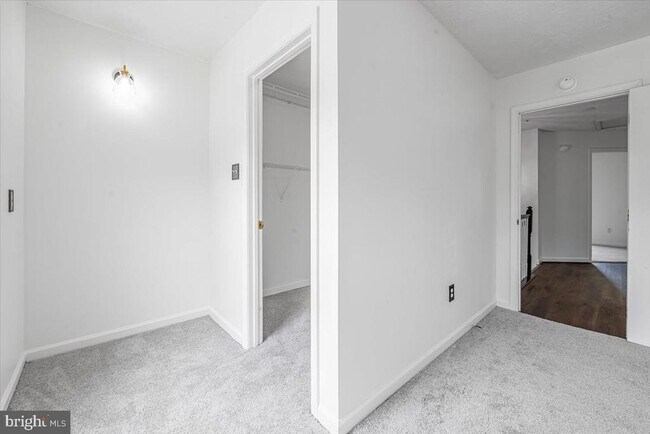 Building Photo - 11304 Southlakes Dr