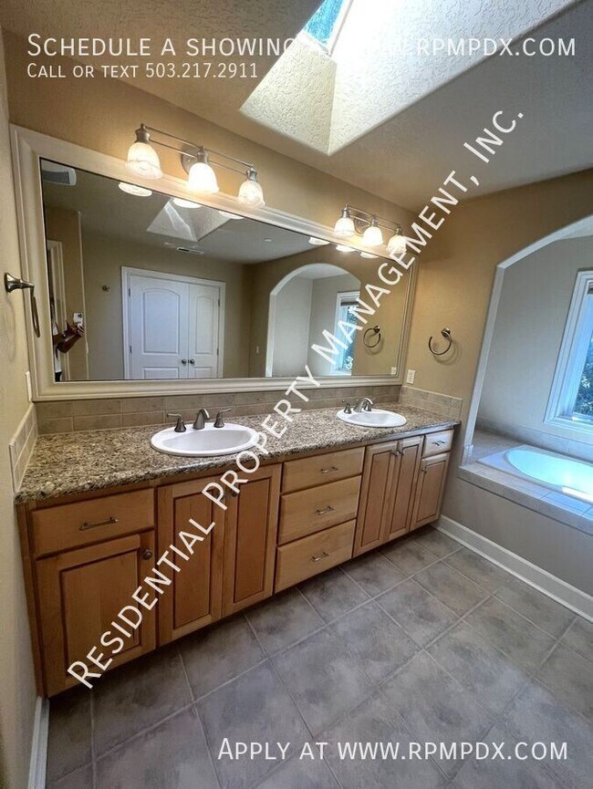 Building Photo - 18278 SW Santoro Dr