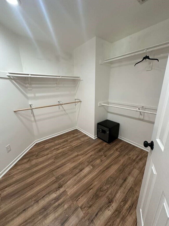 Building Photo - 5718 Straight Way