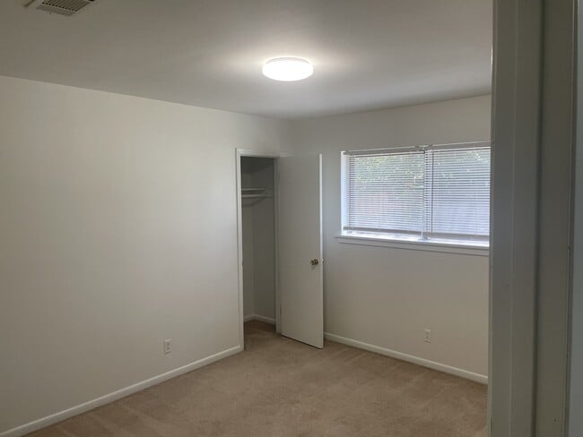 Building Photo - 1219 Neal Pickett Dr