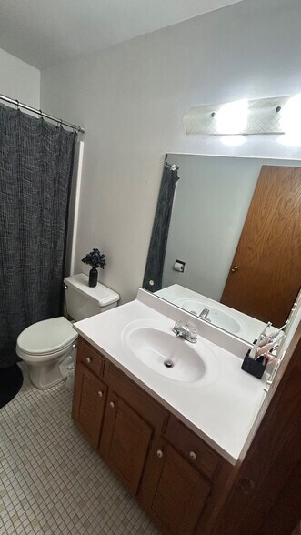 Building Photo - 3640 Oak Ter