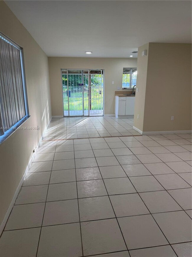 Building Photo - 17740 SW 103rd Ave