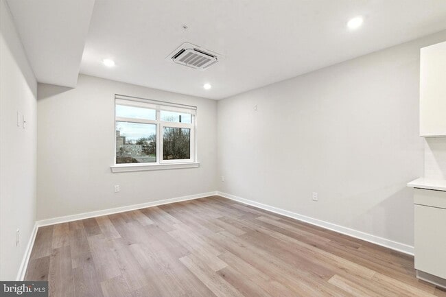 Building Photo - 3449 Scotts Ln