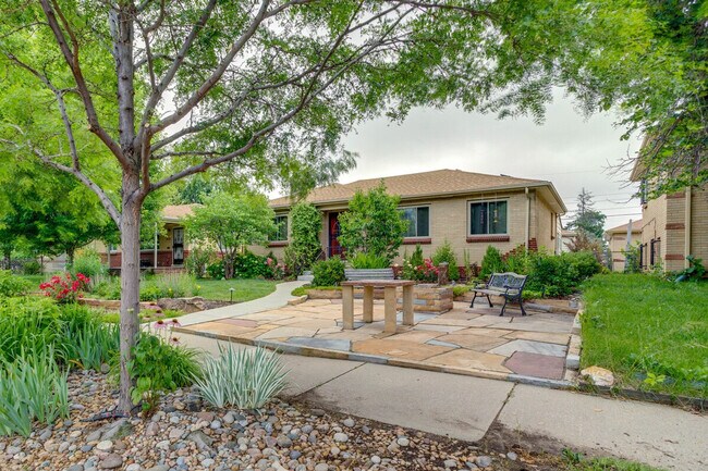 Building Photo - 3560 Dahlia St