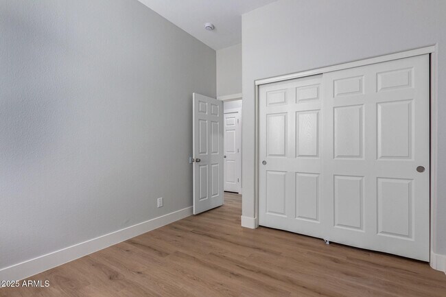 Building Photo - 13711 W Tara Ln