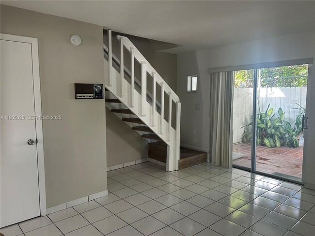 Building Photo - 3605 SW 17th St