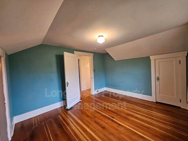 Building Photo - 636 N Shaver St