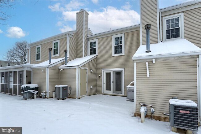 Building Photo - 1204 Cambridge Ct