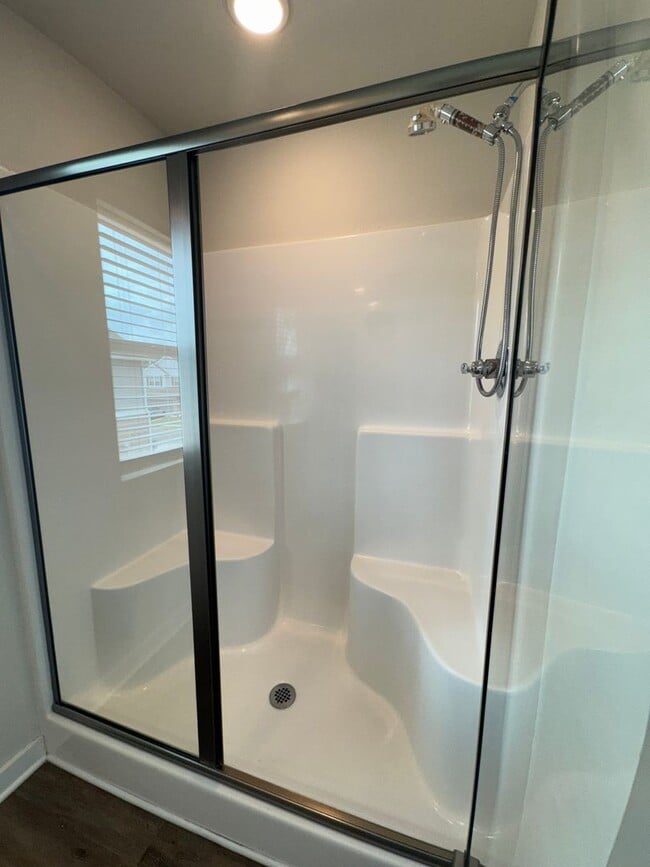 Building Photo - Spacious 3-Bedroom Home with Loft – Minute...
