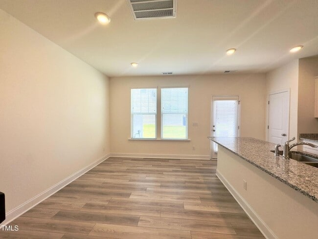 Building Photo - 23 Bibury Wy