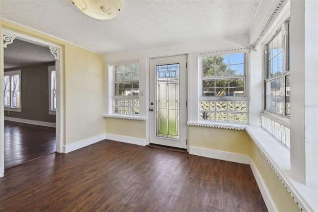 Building Photo - 1925 52nd St S