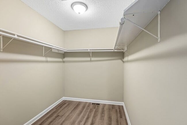 Building Photo - Welcome to this charming 4 bedroom, 2 bathroom home located in Greensboro, NC.