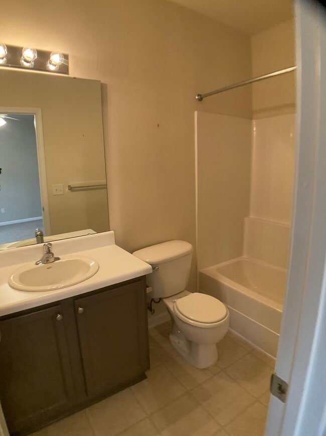 Building Photo - 3 Bed, 3.5 Bath Townhome with Garage!