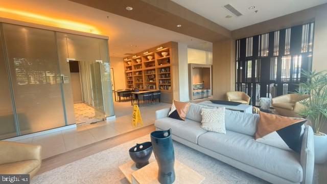 Building Photo - 5750 Bou Ave