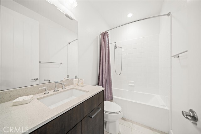 Building Photo - 204 Radial