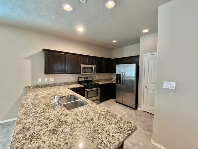 Building Photo - Spacious 3 Bedroom Home in Rio Rancho | Refrigerated Air | Large Backyard | Near Hwy 550 & 528