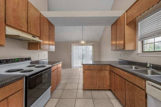Building Photo - Charming 3BR/2BA with Fenced Yard & Commun...