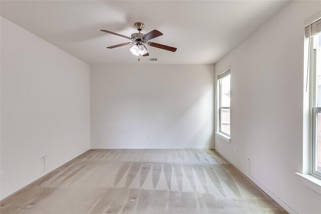 Building Photo - 16113 Hawthorne Heights Trail