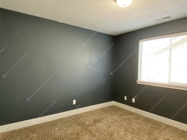 Building Photo - SW Bend Home Close to Old Mill & Deschutes River Trail