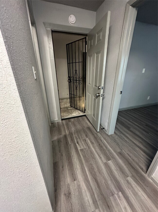 Building Photo - 2419 Pannell St