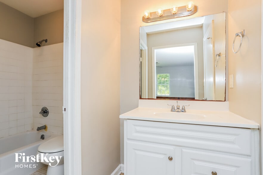 Building Photo - 6580 Short Rd