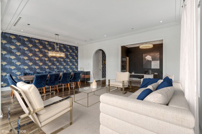 Building Photo - 118 E Erie St