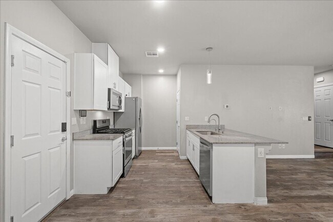 Building Photo - 7305 Halo Falls St