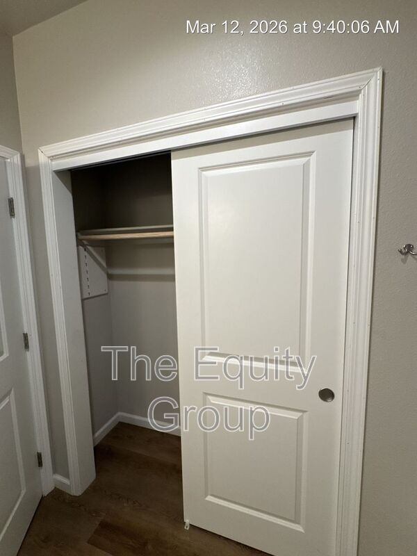 Building Photo - 518 S Summit St