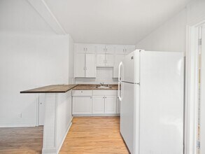 Building Photo - LOWER SOUTH HILL ONE BEDROOM CLOSE TO HUCK...